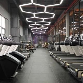 Buon prezzo ODM dell'OEM nero rosso di gomma di colore delle mattonelle di pavimentazione della stanza di forma fisica della PALESTRA online