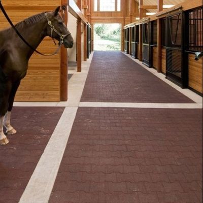 Buon prezzo L'osso modella le piastrelle per pavimento di gomma di collegamento, stuoia di gomma nera di SBR online