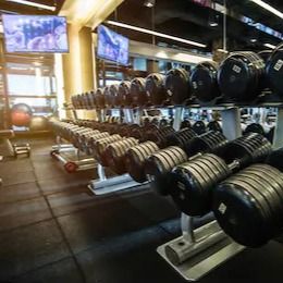 Buon prezzo ODM di gomma riciclato antiusura del centro di forma fisica della PALESTRA di Mat Tiles For della pavimentazione online