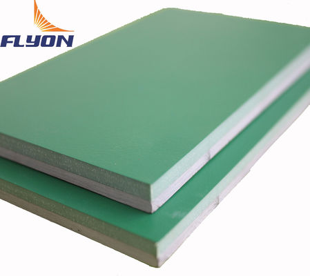 Buon prezzo Pavimenti sportivi in PU da 20 kg/batteria con valore di rimbalzo del 29% e dimensioni 1000*1000 mm online