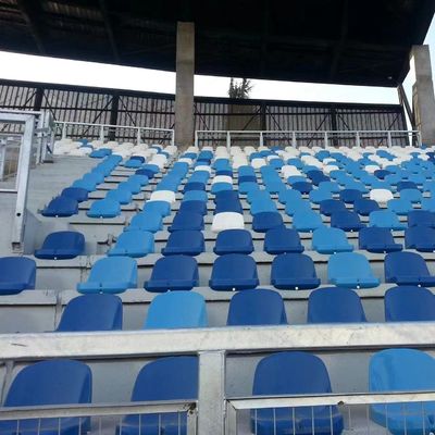 Buon prezzo Seduta da stadio in plastica PP tipo a secchiello con dimensioni 45 x 48 x 33 cm e 5 anni di garanzia per tribune di calcio online