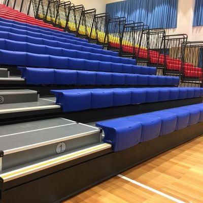 Front Mounted Retractable Posti a sedere Bleacher per lo stadio del cinema della sala