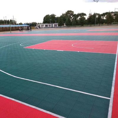 Buon prezzo 15 mm di spessore Piastrelle in PP Pavimento sportivo Facile assemblaggio E prestazioni durevoli online
