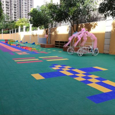 Buon prezzo Pavimento di piastrelle in PP a superficie liscia da 15 mm per pavimenti sportivi ad alte prestazioni online