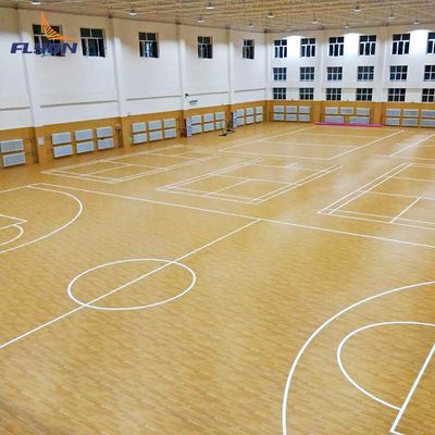 Buon prezzo Superficie del pavimento con piastrelle in PP ad alto impatto per cortili esterni interni pavimenti sportivi online